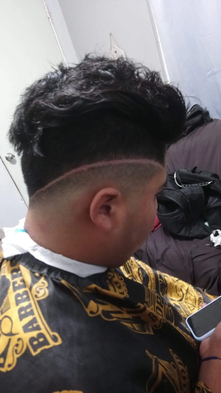 Cliente satisfecho después de un corte de cabello en Green Barber Studio Pachuca